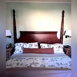 Ranch life, black and white reversible king quilt set with two king shams